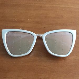 ‼️SALE‼️Quay Reina Sunglasses
